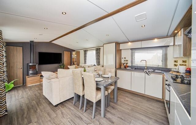 Carnaby Langham Lodge Dining Kitchen At Waters Edg