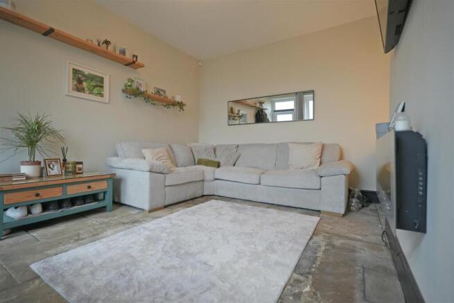 4 bed Semi-Detached for sale Image 7