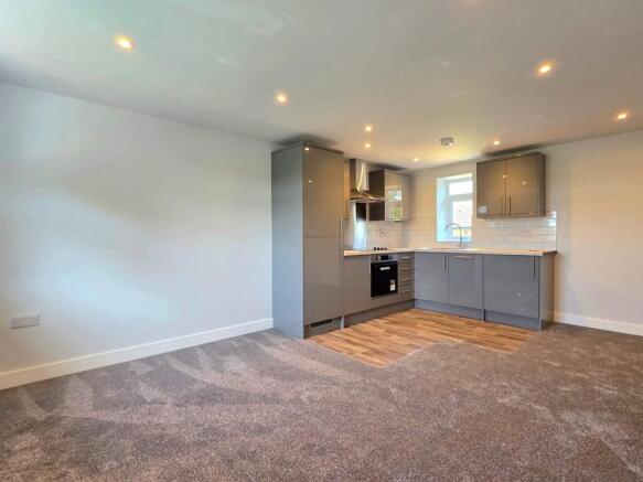2 bed Apartment to rent Image 9