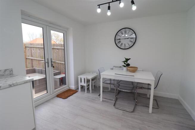 3 bed House for sale Image 4