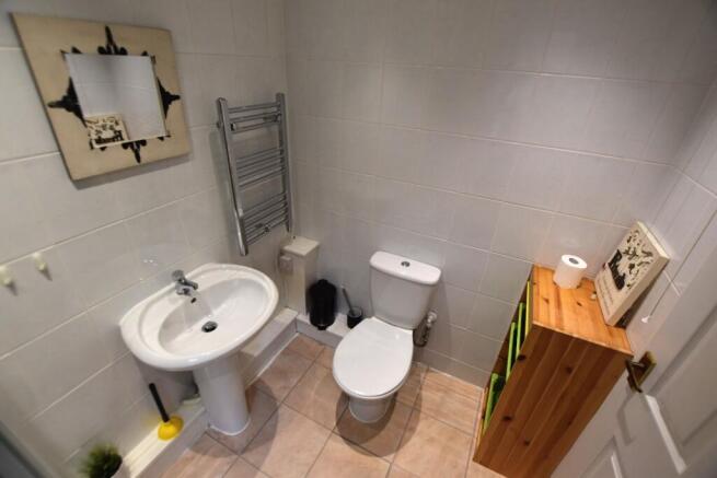 17a Selby Grove bathroom