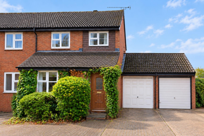 3-bed semi-detached on Oak Green, Abbots Langley, £500,000