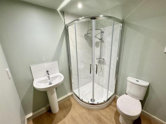 3 bed Semi-Detached to rent Image 11