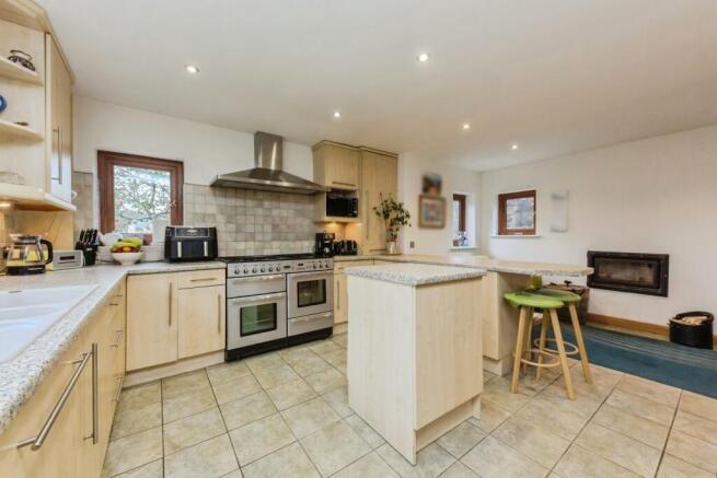 Eliases Lane, Hurst Bank, Biddulph Moor, Stoke-on-Trent, Staffordshire, ST8 photo 4