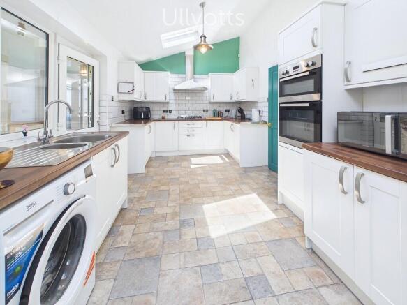 3 bed Detached Bungalow for sale Image 6