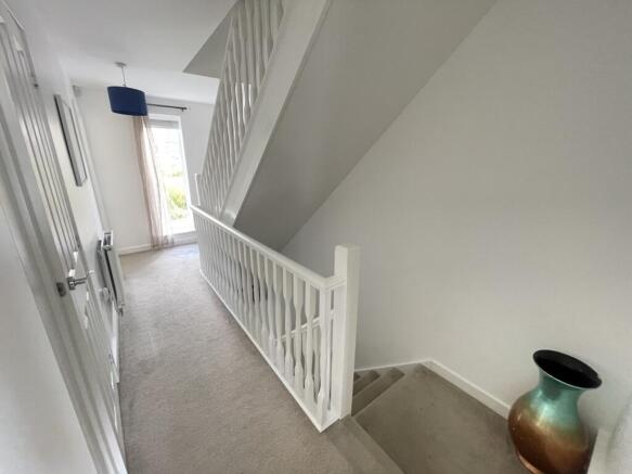 4 bed Semi-Detached to rent Image 9