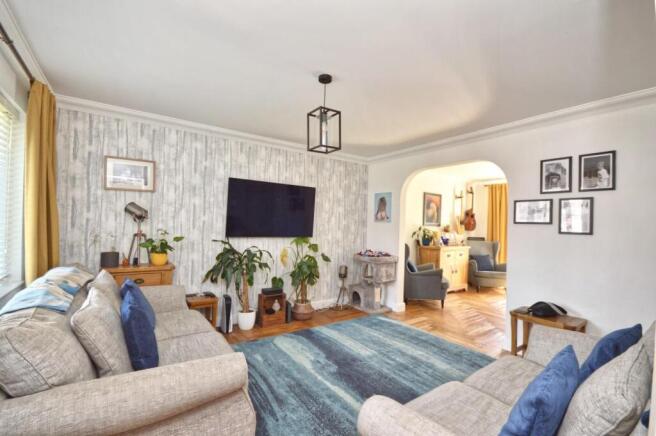 Sitting Room/Dining Room
