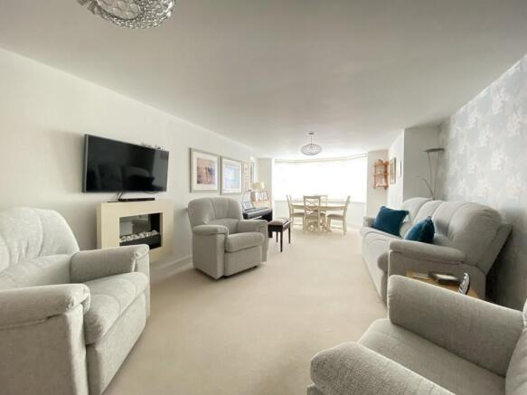 Sitting Dinng Roo...