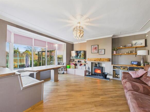 Living/Dining Area