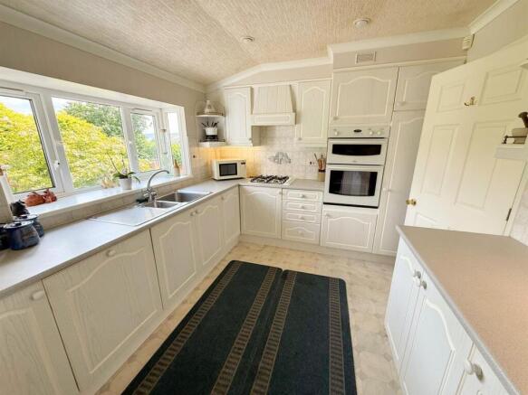 3 bed Park Home for sale Image 10