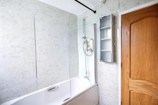 21 - Bathroom 2.jpg