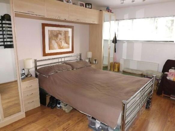 Bedroom 1 Pic 2