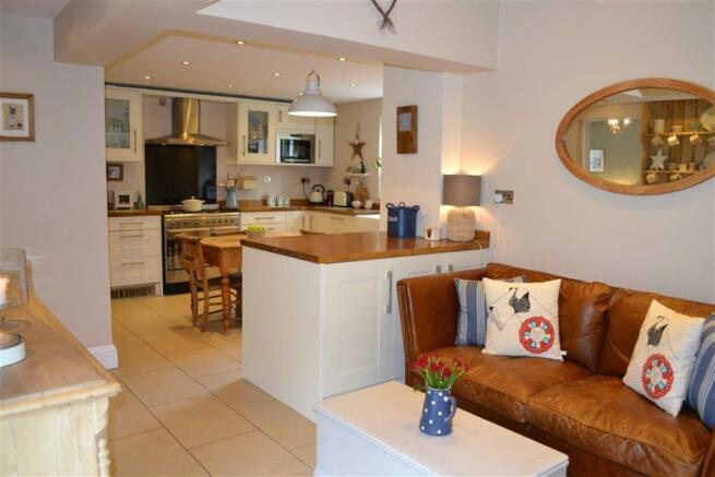 LIVING KITCHEN
