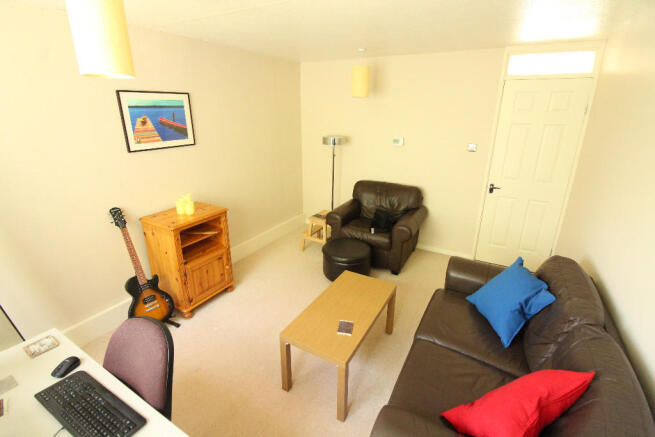 Lounge / Bed 2