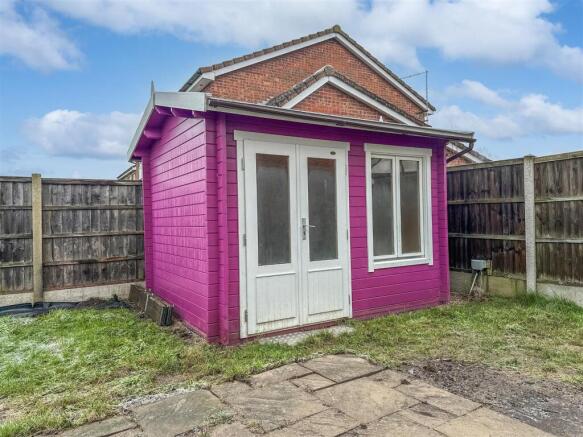 Detached Timber Cabin 903