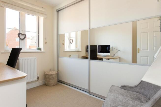 Dressing Room/Bed4