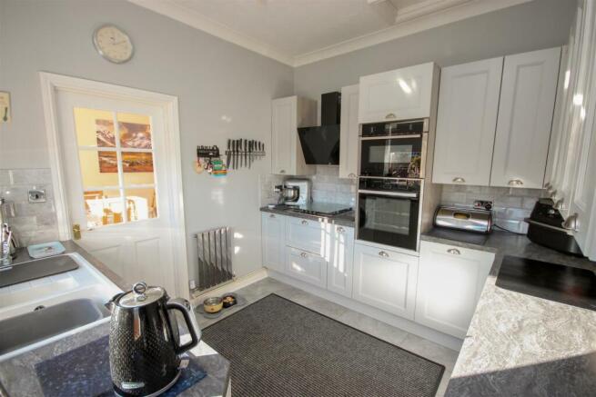 Kitchen 1.jpg