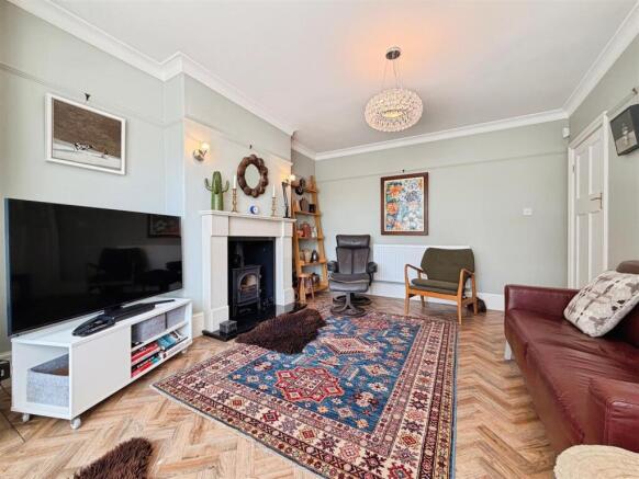 4 bed Semi-Detached for sale Image 6