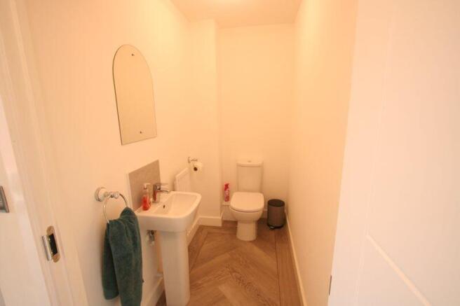 GUESTS CLOAKROOM
