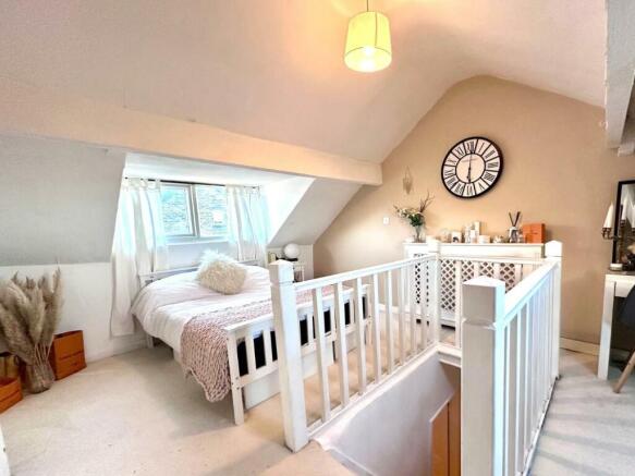 Top bedroom 3.jpg