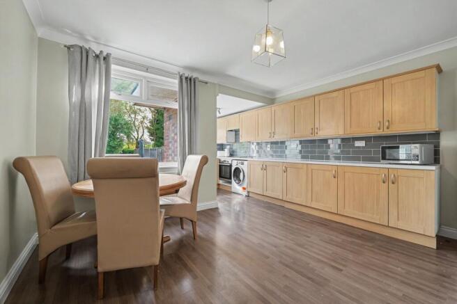 Kitchen / Dining Area