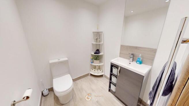 5 bed Detached for sale Image 12