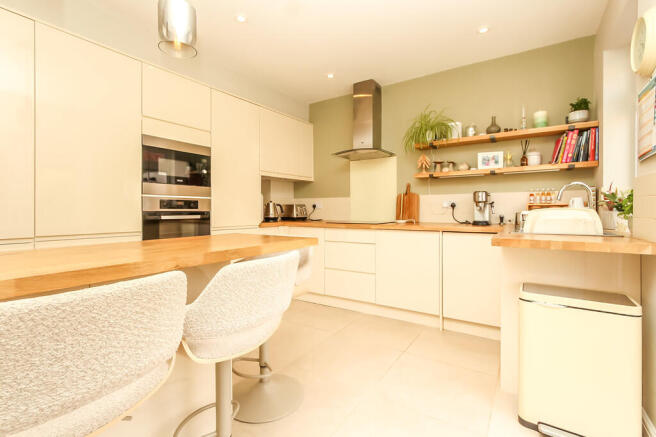 Kitchen/Breakfast...
