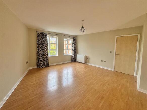 2 bed Apartment to rent Image 5
