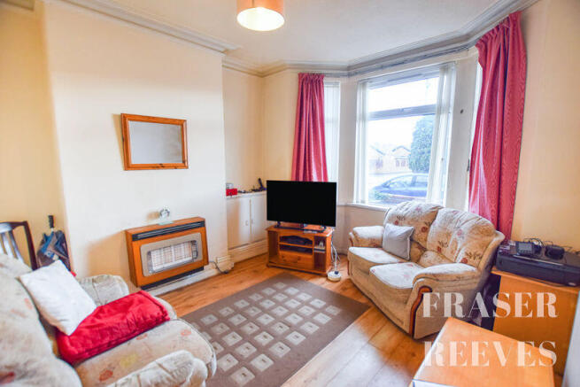 BAY-FRONTED LIVING ROOM