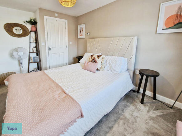3 bed Semi-Detached for sale Image 12
