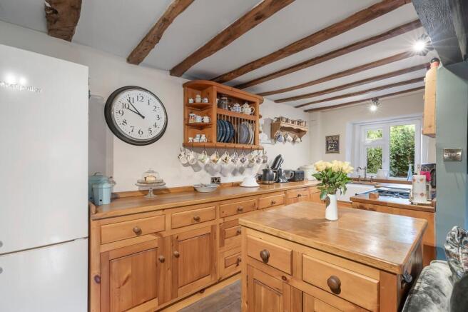 4 bed Semi-Detached for sale Image 8