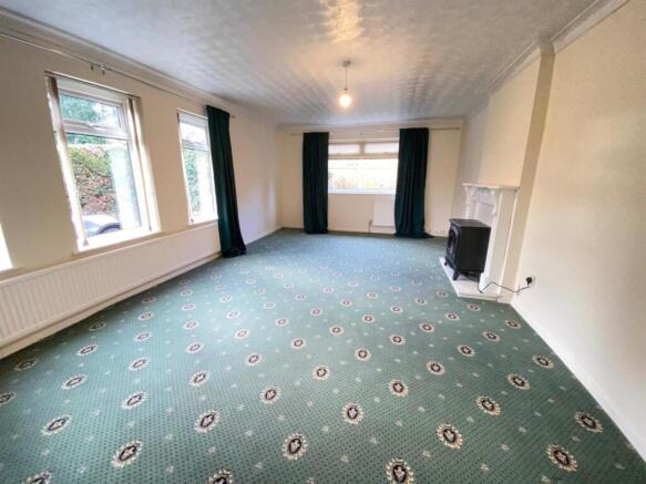 LIVING ROOM (2) .jpeg