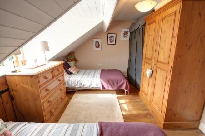 Twin Bedroom 