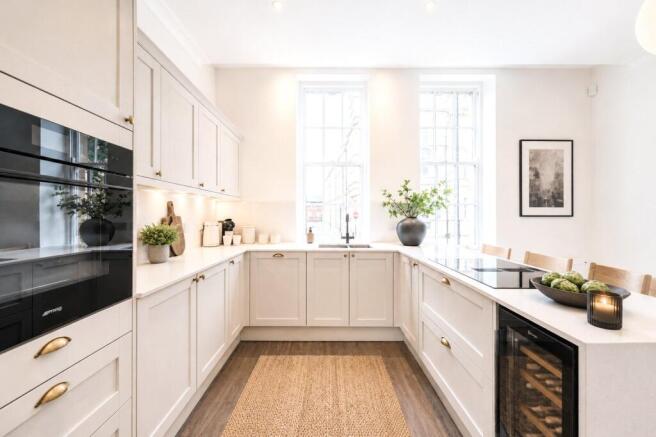4 bed Town House for sale Image 4