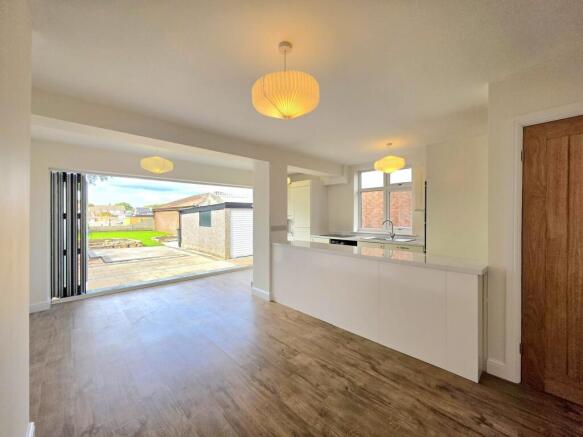3 bed Semi-Detached for sale Image 6