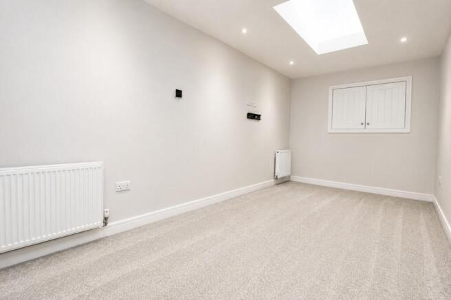2 bed Apartment to rent Image 8