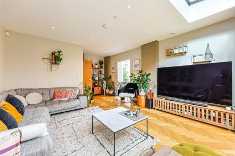 Hoy Close, Colindale Gardens, Colindale, NW9