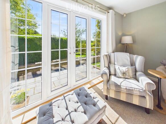 5 bed Detached for sale Image 8