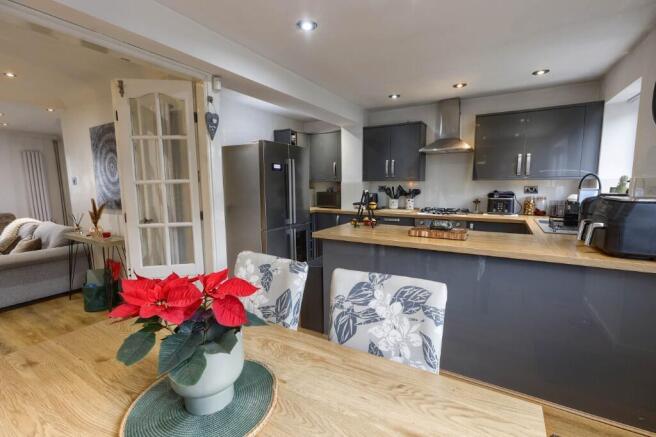 3 bed Semi-Detached for sale Image 9