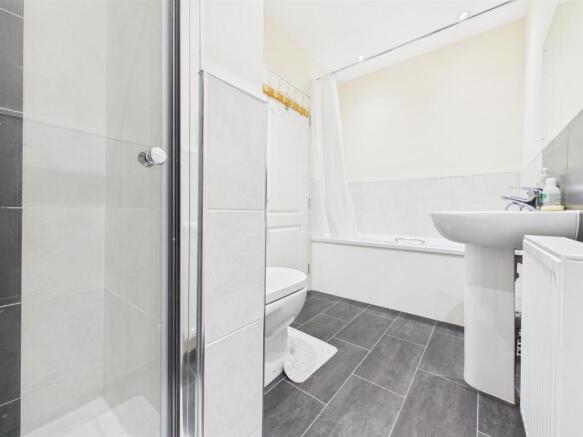 2 bed Flat for sale Image 10