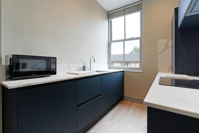 2 bed Apartment to rent Image 9
