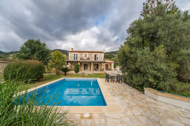 Dreamy finca with pool and mountain views