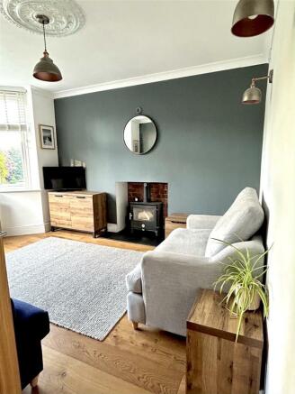 living room pic 1.JPG