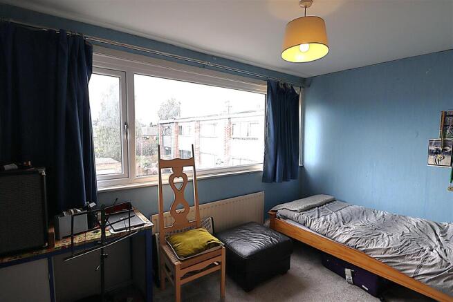 bed4 e.JPG