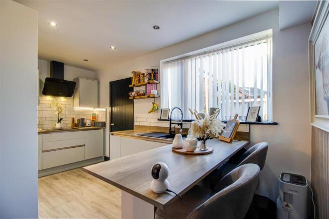 KITCHEN/BREAKFAST ROOM