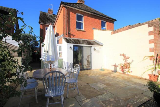 318 Devizes Road patio2