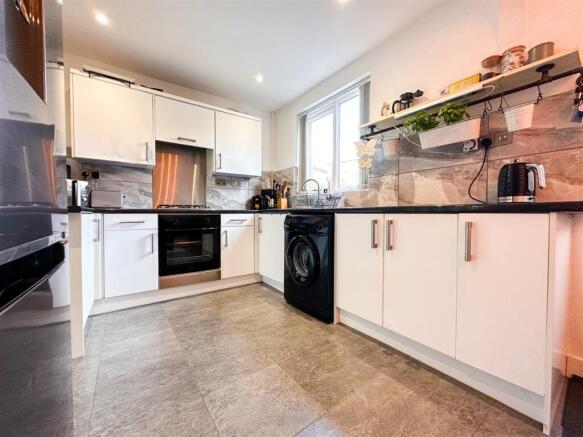 KITCHEN DINING ROOM