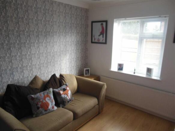 Dining/sitting room: