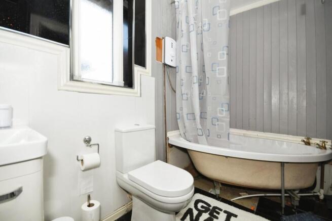 BATHROOM 03.jpg