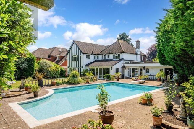Ewell Downs Road, Ewell, Epsom, Surrey KT17 3BU